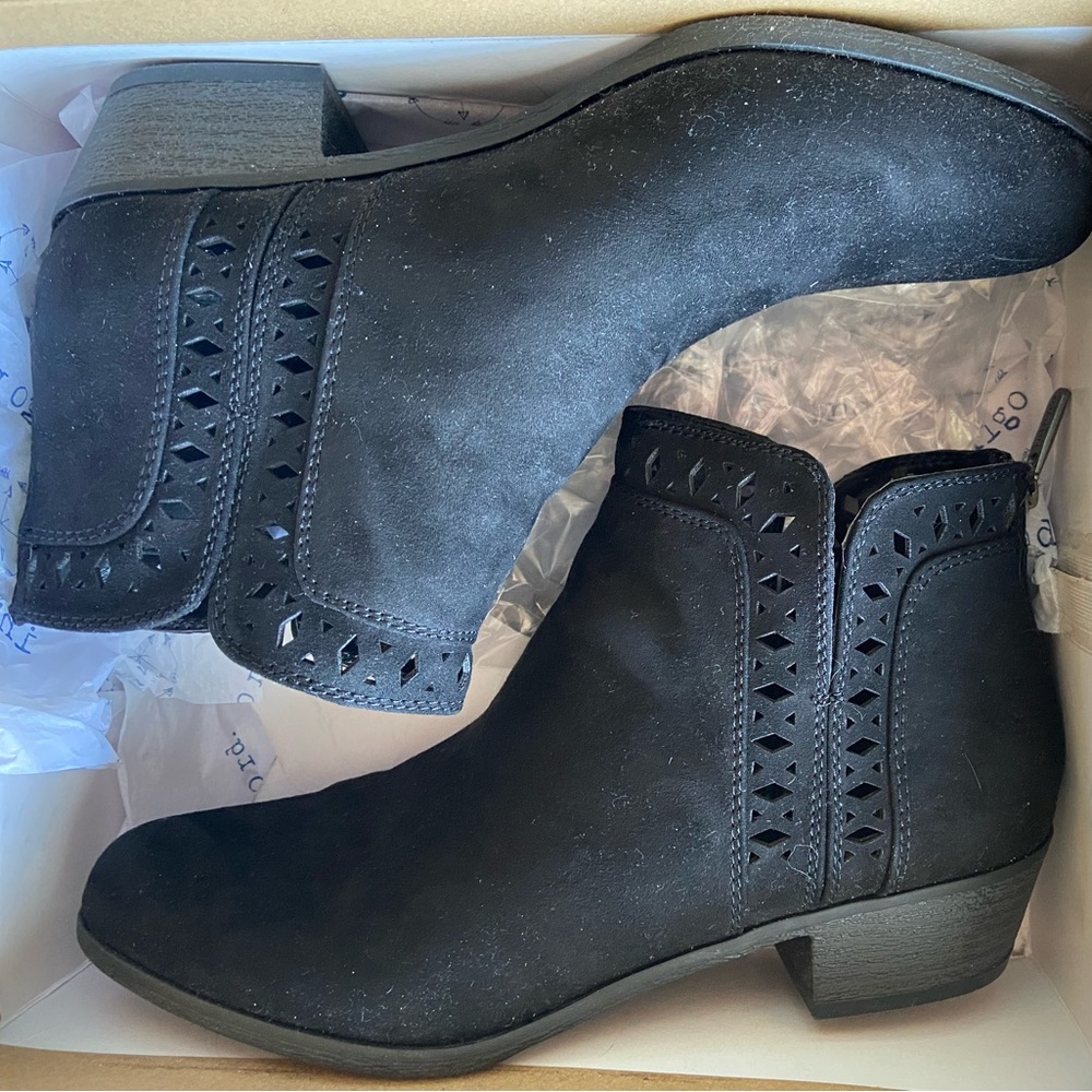 Black suede detailed ankle boots size 9